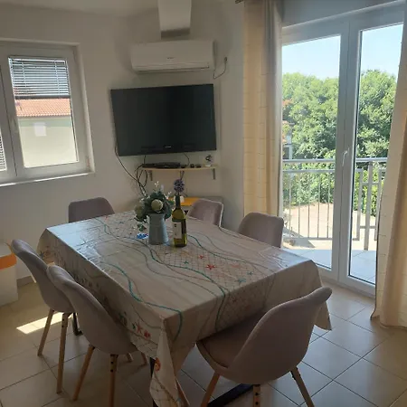 Apartament Zec *